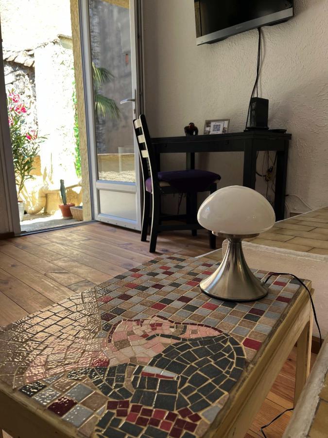 Studio Avec Terrasse Sur Cour, Authentique, Calme Avignone Esterno foto